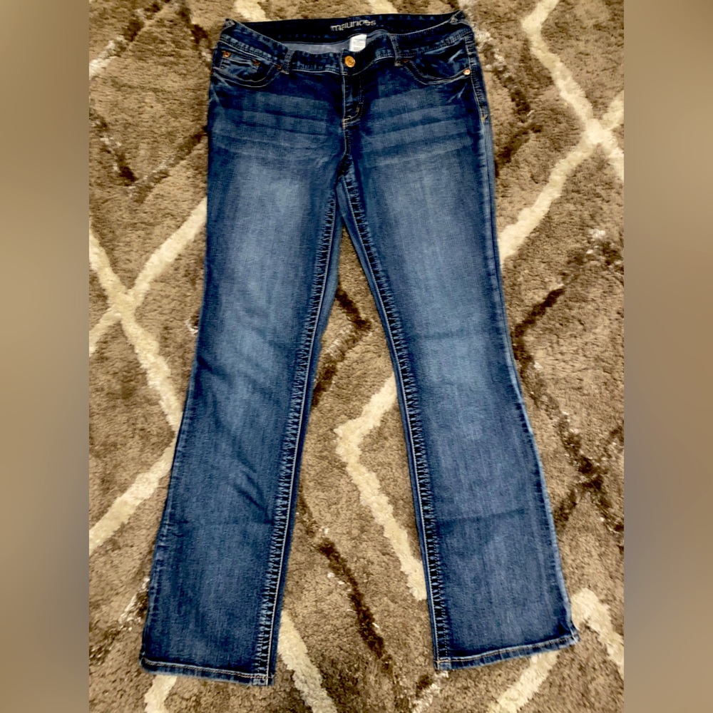 Size 11/12 reg barely worn. Low rise Maurice’s jeans